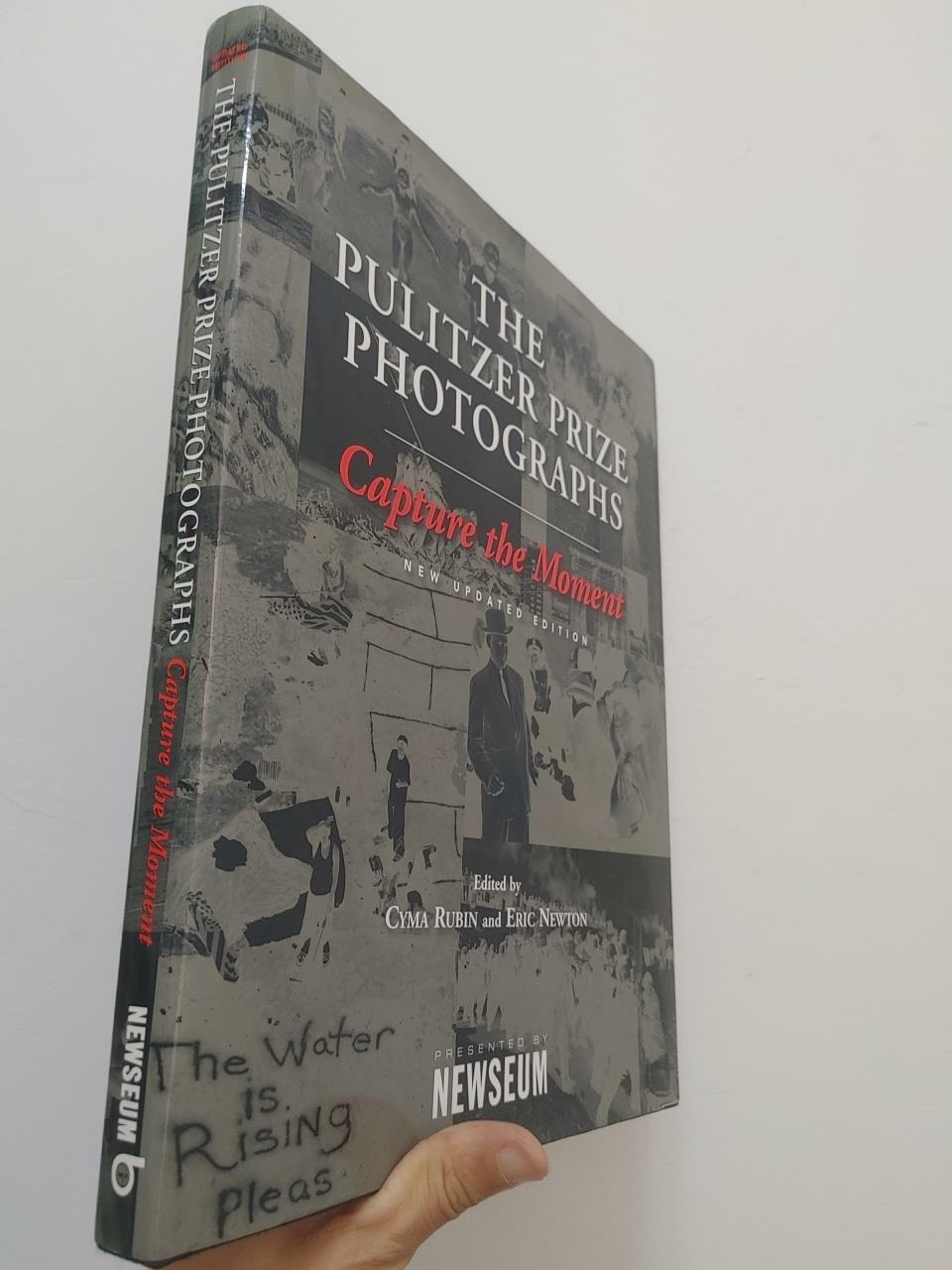 [중고] The Pulitzer Prize Photographs Capture the Moment, Cyma Rubin, Eric Newton (Editor), NEWSE           (양장)