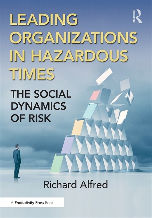 Leading Organizations in Hazardous Times : The Social Dynamics of Risk (Paperback)