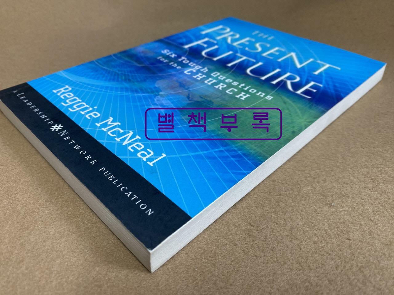 [중고] The Present Future: Six Tough Questions for the Church (Paperback)