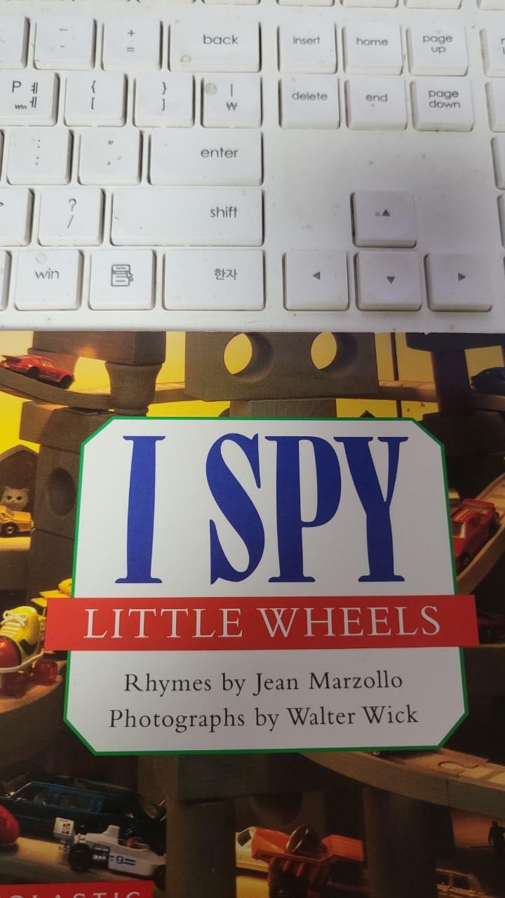 [중고] I Spy Little Wheels: A Book of Picture Riddles (Board Books)