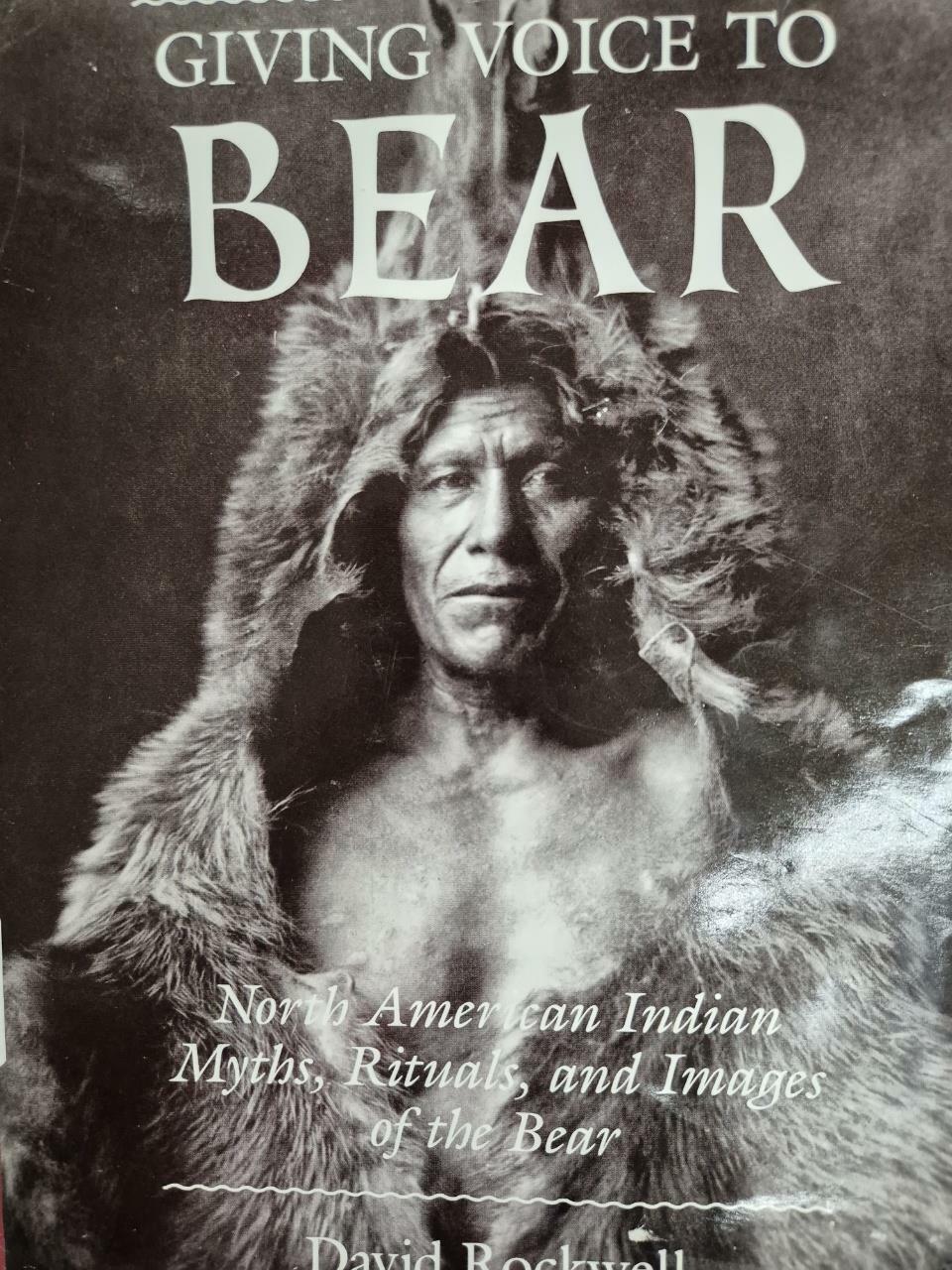 [중고] Giving Voice to Bear: North American Indian Myths, Rituals, and Images of the Bear (Paperback)