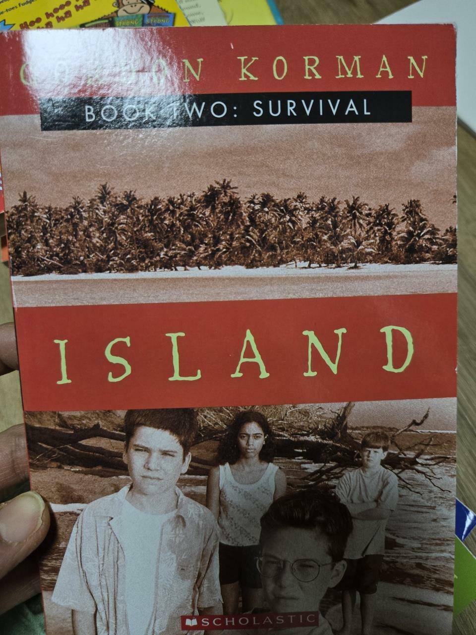 [중고] Survival (Island Trilogy, Book 2): Volume 2 (Paperback)