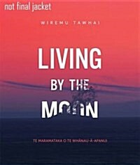 Living by the Moon: Te Maramataka O Te Whanau-A-Apanui (Paperback)