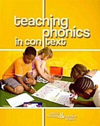 Teaching Phonics in Context (Paperback)