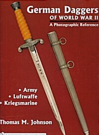 German Daggers of World War II - A Photographic Reference: Volume 1 - Army - Luftwaffe - Kriegsmarine (Hardcover)