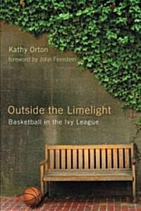 Outside the Limelight: Basketball in the Ivy League (Hardcover, None)