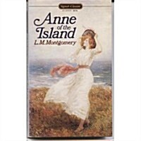 Anne of the Island (Anne of Green Gables) (Mass Market Paperback, Reprint)