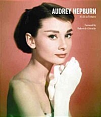 Audrey Hepburn A Life in Pictures : Reduced format (Hardcover)