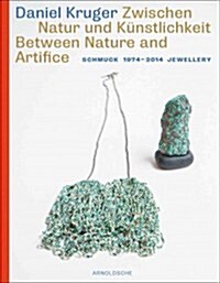 Zwischen Natur Und Kunstlichkeit/Between Nature And Artifice: Schmuck 1974-2014 Jewellery (Hardcover)