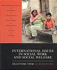 International Issues in Social Work and Social Welfare: Selections from CQ Researcher (Paperback)