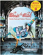 [중고] Winnie the Witch: Storybook (with Activity Booklet) (Paperback)