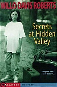 Secrets at Hidden Valley (Paperback, Aladdin Paperba)