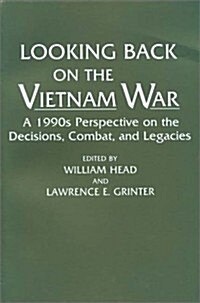 Looking Back on the Vietnam War: A 1990s Perspective on the Decisions, Combat, and Legacies (Paperback)