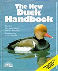 The New Duck Handbook: Purchase, Care and Feeding, Health, Breeding; Understanding Ducks Behavior (Pet Owners Handbooks) (Paperback)