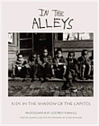 IN THE ALLEYS Kids in the Shadow Of The Capitol (Paperback, 1st Wraps)