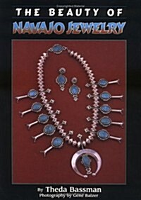 The Beauty of Navajo Jewelry (Paperback)