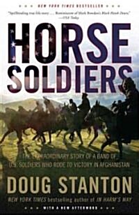 Horse Soldiers: The Extraordinary Story of a Band of US Soldiers Who Rode to Victory in Afghanistan (Paperback)
