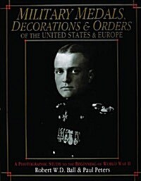 Military Medals, Decorations, and Orders of the United States and Europe: A Photographic Study to the Beginning of WWII (Hardcover)