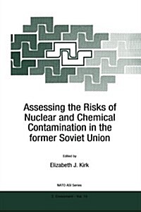 Assessing the Risks of Nuclear and Chemical Contamination in the Former Soviet Union (Paperback, Softcover Repri)