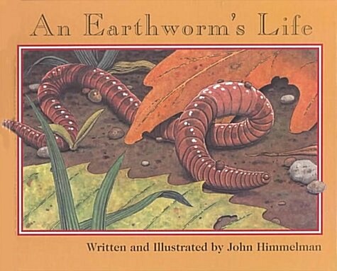 An Earthworms Life (Nature Upclose) (Library Binding)