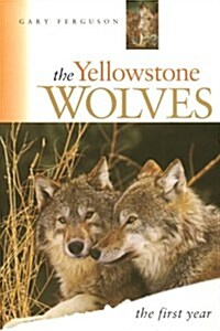 The Yellowstone Wolves: The First Year (Paperback, 1st)