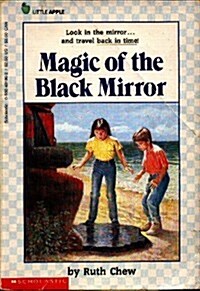 Magic of the Black Mirror (A Little Apple Paperback) (Paperback)