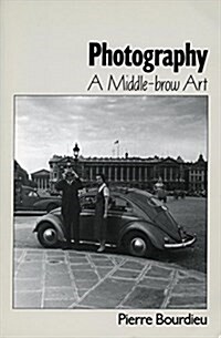 Photography, a Middle-Brow Art (Hardcover)