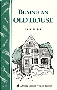 Buying an Old House: Storey Country Wisdom Bulletin A-88 (Paperback)
