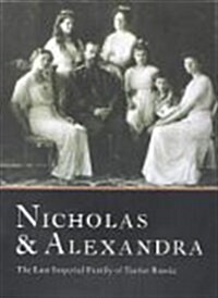 Nicholas and Alexandra: The Last Imperial Family of Tsarist Russia (Paperback, 1st)