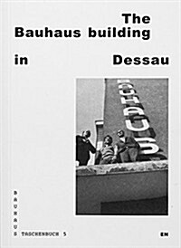 The Bauhaus Building in Dessau (Paperback)