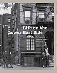 Life on the Lower East Side: Photographs by Rebecca Lepkoff, 1937-1950 (170 Duotone Photographs Portray the Vibrant Multiethnic History of New York (Paperback)