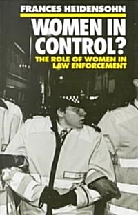 Women in Control? : The Role of Women in Law Enforcement (Paperback)