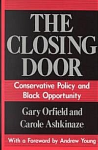 The Closing Door: Conservative Policy and Black Opportunity (Paperback, Revised)