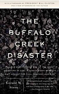 The Buffalo Creek Disaster: How the Survivors of One of the Worst Disasters in Coal-Mining History Brought Suit Against the Coal Company--And Won (Paperback)