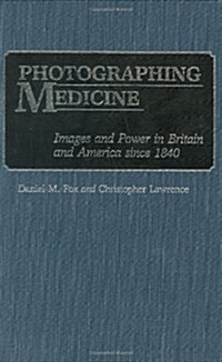 Photographing Medicine: Images and Power in Britain and America Since 1840 (Hardcover)