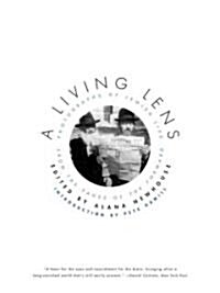 A Living Lens: Photographs of Jewish Life from the Pages of the Forward (Paperback)