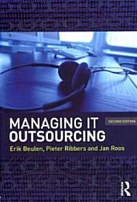 Managing IT Outsourcing (Paperback)