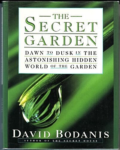 The Secret Garden: Dawn to Dusk in the Astonishing Hidden World of the Garden (Hardcover, First Edition)