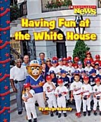 Having Fun at the White House (Paperback)