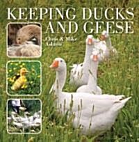 Keeping Ducks and Geese (Paperback)