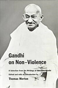 Gandhi on Non-Violence (Paperback)