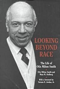 Looking Beyond Race: The Life of Otis Milton Smith (Hardcover)
