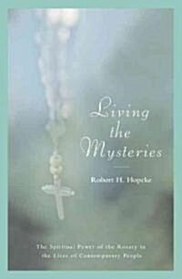 Living the Mysteries: The Spiritual Power of the Rosary in the Lives of Contemporary People (Paperback)