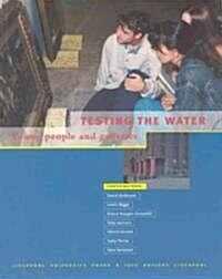Testing the Water : Young People and Galleries (Paperback)