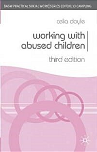 Working With Abused Children (Paperback)