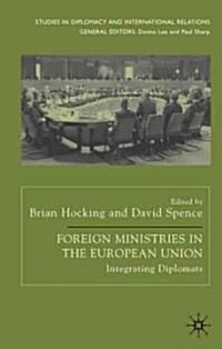 Foreign Ministries in the European Union: Integrating Diplomats (Paperback, Revised)