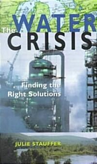 The Water Crisis: Constructing Solutions to Freshwater Pollution (Paperback)