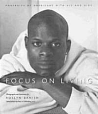 Focus on Living: Portraits of Americans with HIV and AIDS (Paperback)