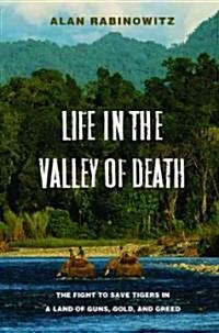 Life in the Valley of Death (Paperback, 1st, Large Print)