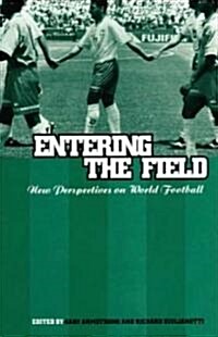 Entering the Field : New Perspectives on World Football (Paperback)